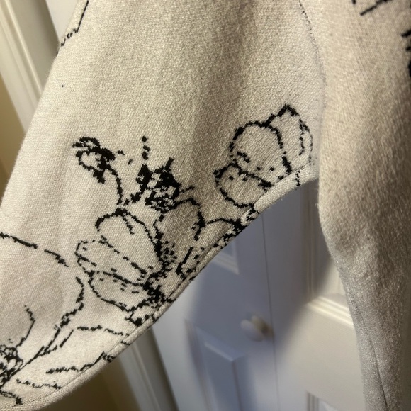 Tahiri Women’s Cream Floral Crewneck Sweater with Black Print with pilling - Picture 9 of 9